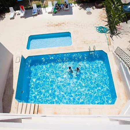 Yalcinkaya Apart Çeşme